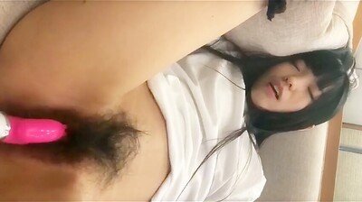 即将升上大学的可爱兔牙小表妹.